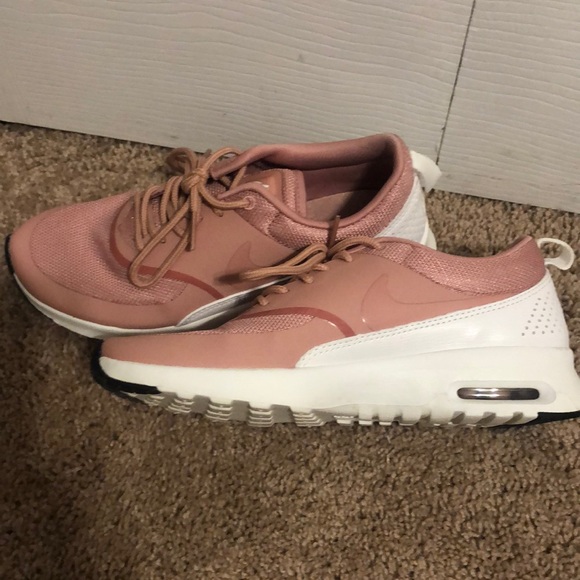 Nike Shoes - Nike shoes air max thea